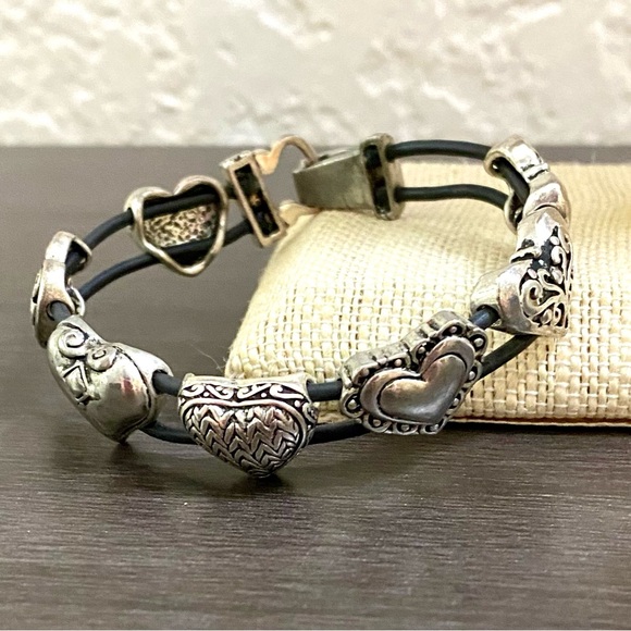 Sliding Heart Magnetic Bracelet - Picture 1 of 4